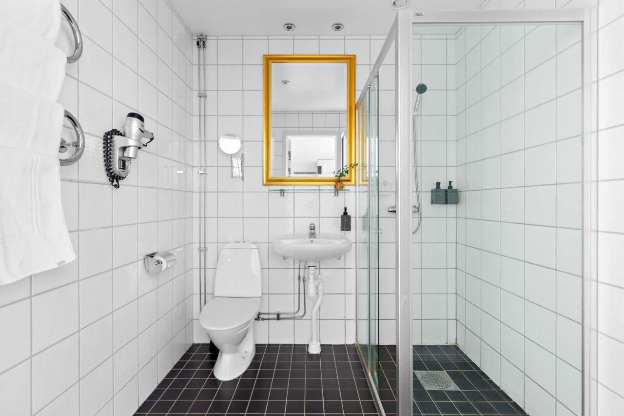 Single Room with No Window,1516384186:JPEG